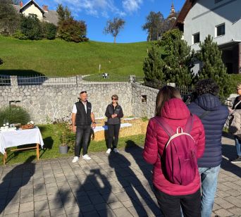 Dobrodošlica na kmetiji Pr Smolet: Tomaž in Suzana Bergant