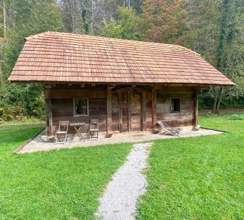 Kašča za dva, za romantični odklop v naravi in miru na kmetiji Šeruga.